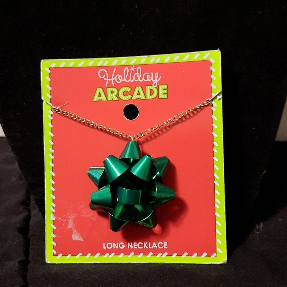 18" Green Bow Dangling Necklace